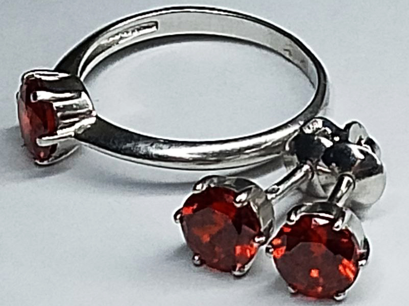 https://meshok.net/item/330565478_Комплект_гранат_набор_кольцо_и_серьги_с_гранатами_гранатовый_гарнитур_серебро_925_проба_клеймо