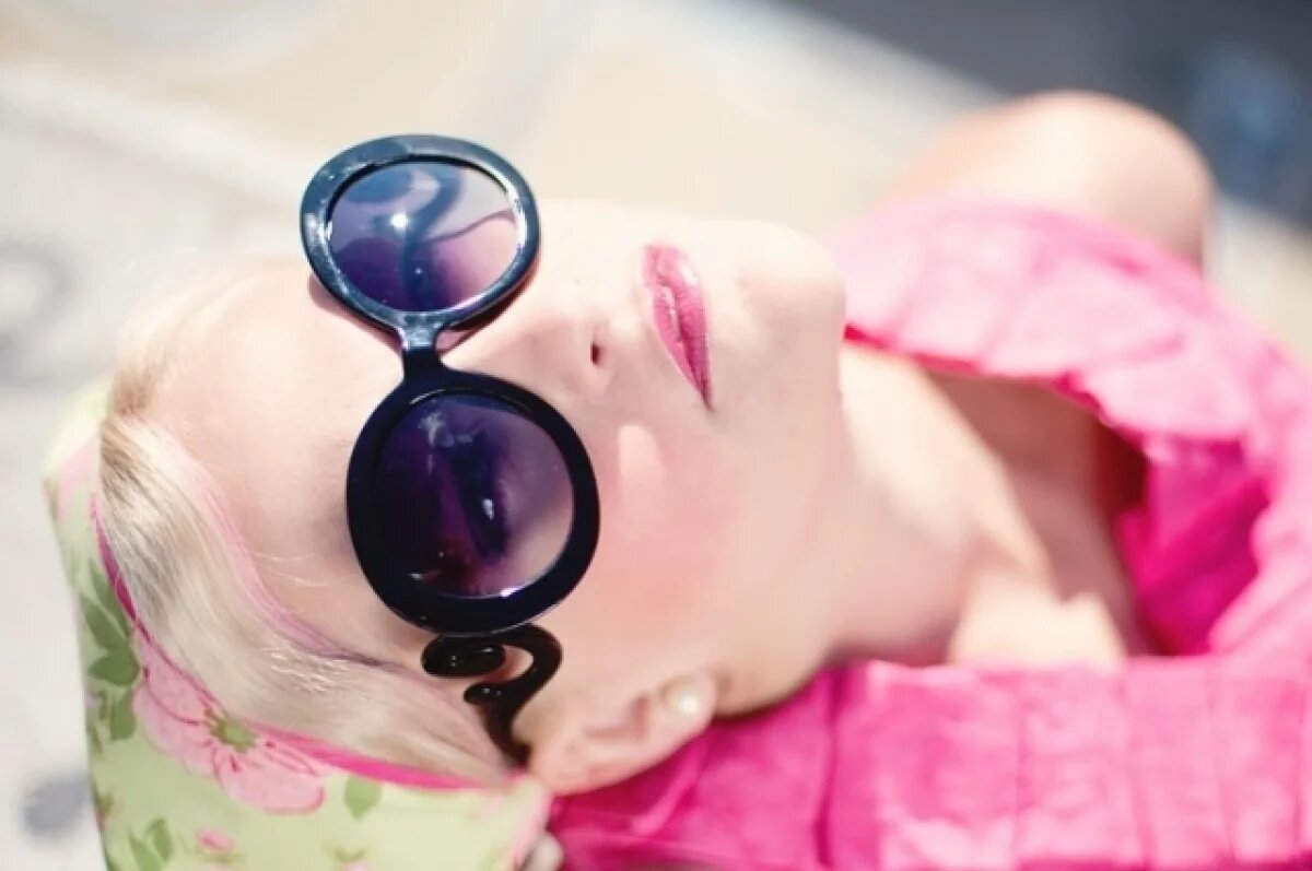    Аллерголог Логина объяснила, как отличить аллергию на солнце от раздражения