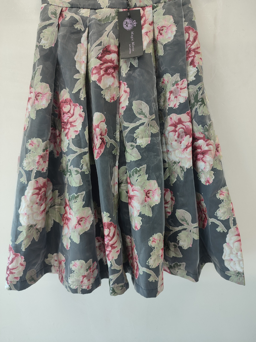 Юбка новая верхний слой органза с цветами пот 33 см, длина 70 см 1500 р