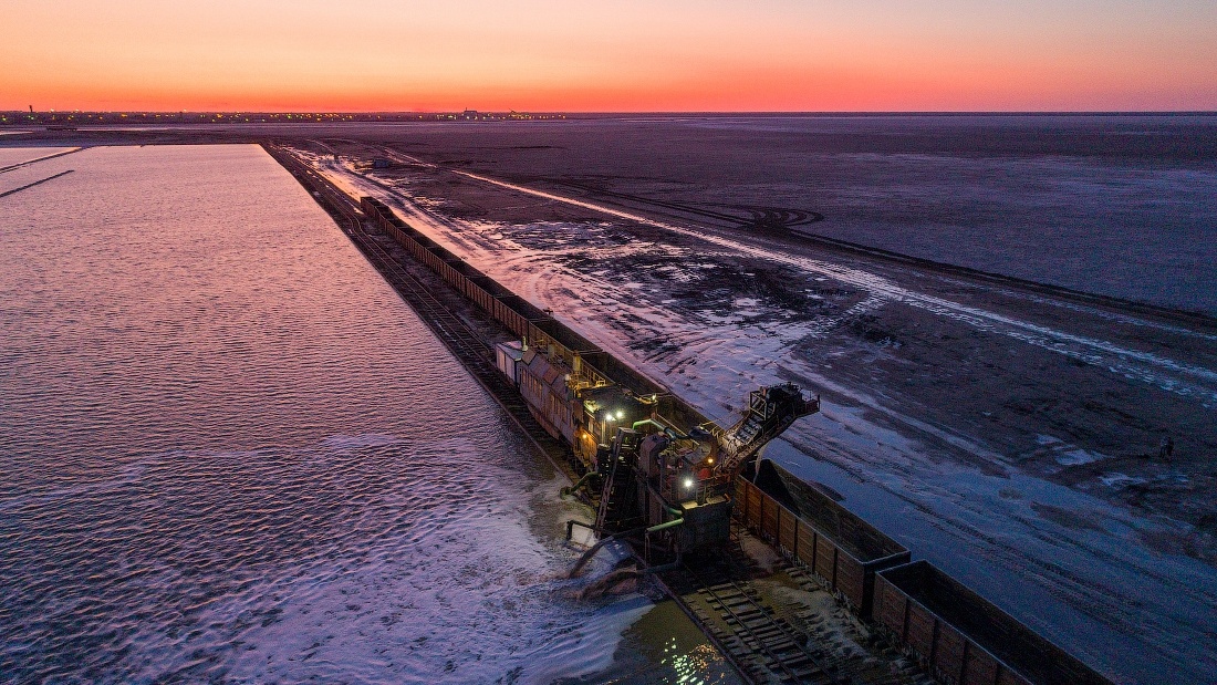 Добыча соли на озере Баскунчак/ © С. Степанов, gelio.livejournal.com