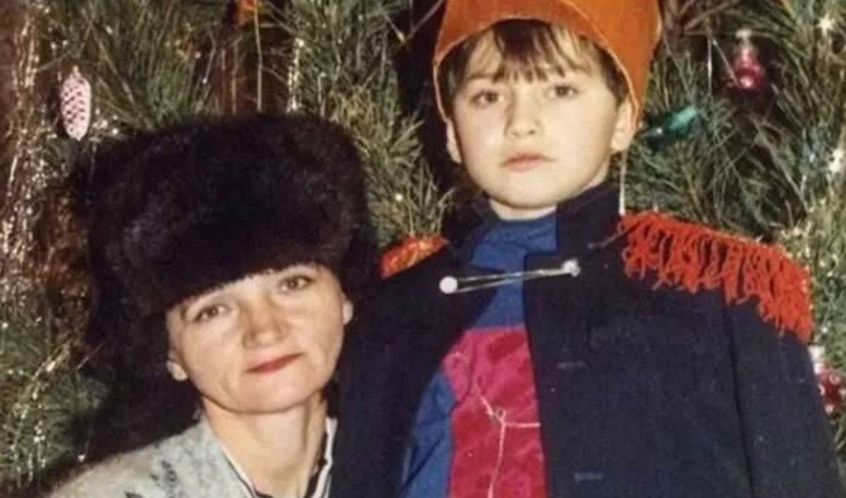    "Маленький Павлик Прилучный с мамой. Фото: Instagram*"