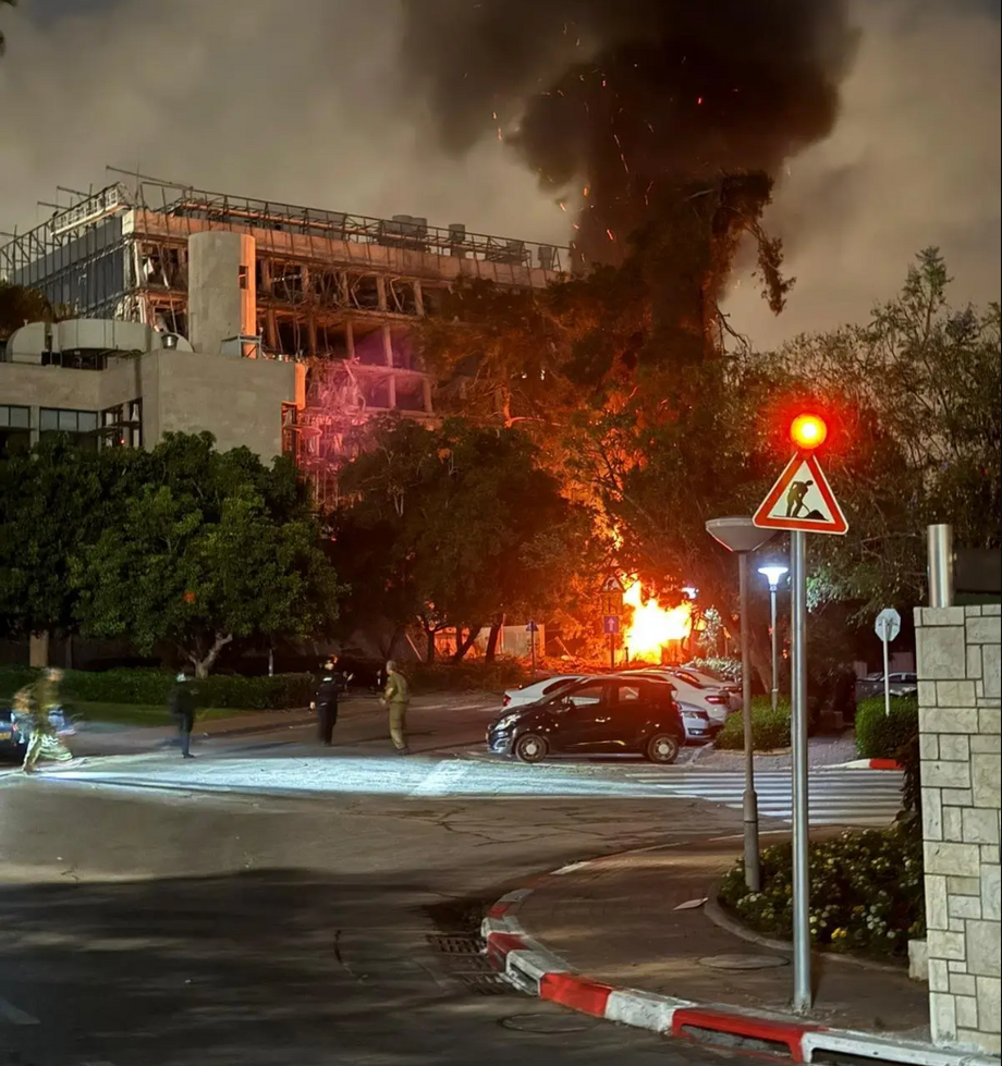    Последствия удара по зданию НИИ имени Вейцмана. Реховот, 15 июня 2025 года / Источник: © The New York Times