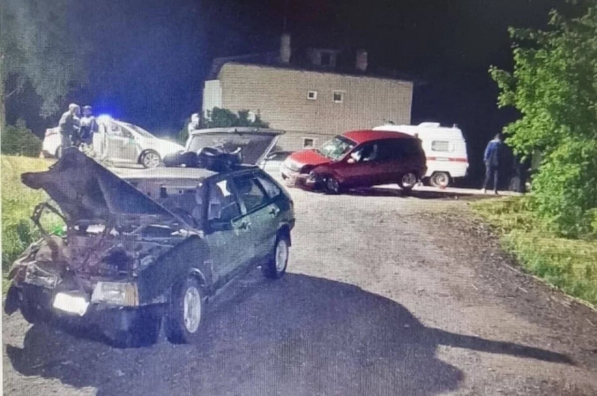    Водитель ВАЗа, врезавшийся в другое авто в Духовщине, попал в больницу