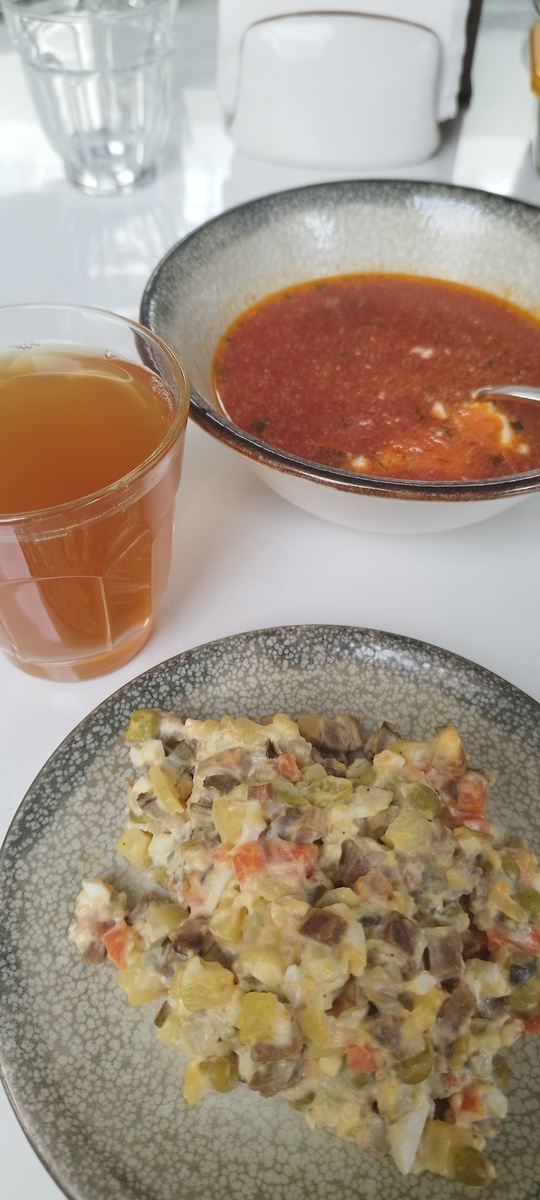 Оливье ну ОООООчень вкусный. 