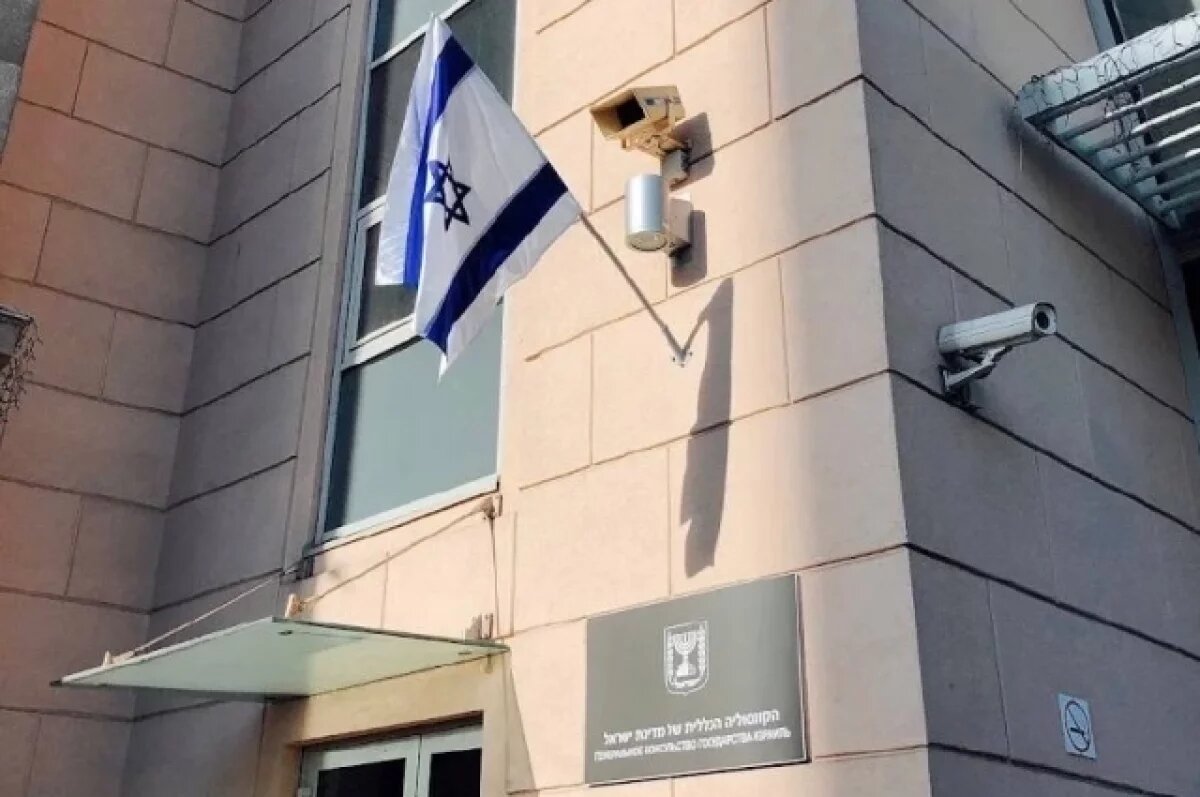    В Петербурге в районе здания генконсульства Израиля дежурят полицейские