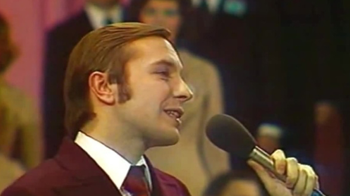 Поёт Геннадий Белов