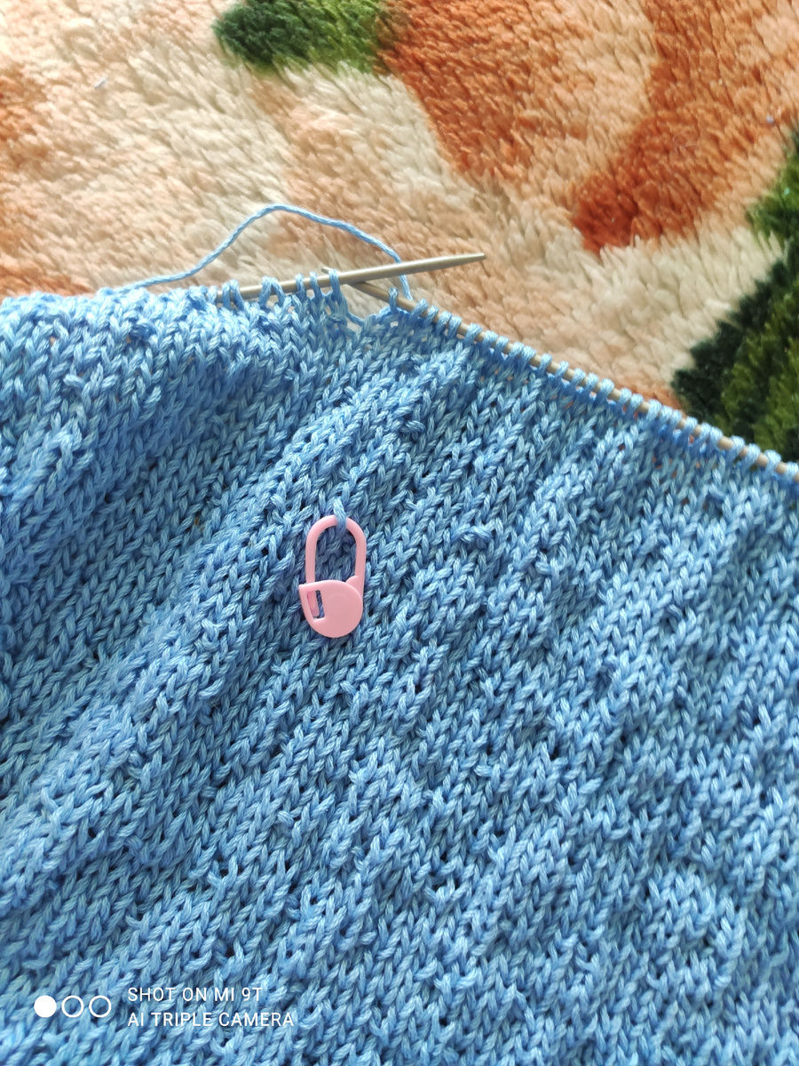 Вязание в процессе 