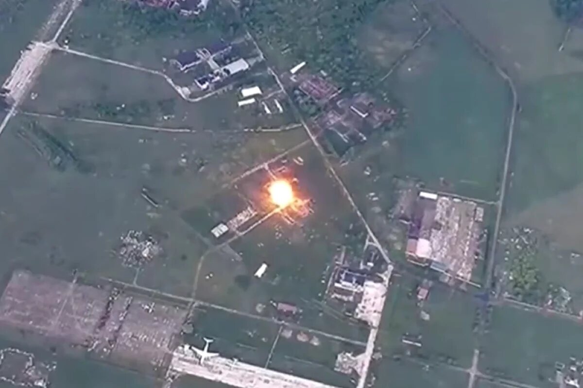    Объекты ВСУ атаковали ударные дроны «Герань», баллистические «Искандеры» и гиперзвуковые ракеты «Кинжал».