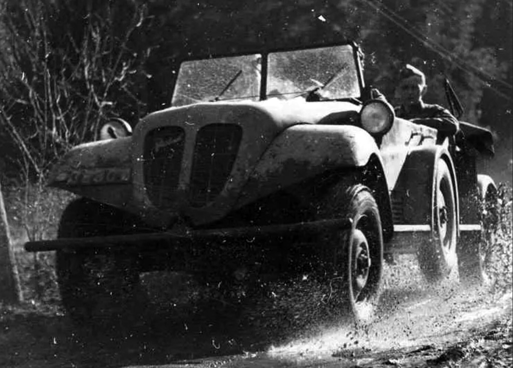 Terrängbil m/39 на полном скаку