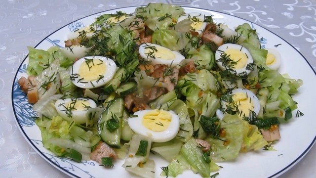 Салат из серии на любой случай. Лёгкий, вполне сойдёт за ужин. На вкус приятный.