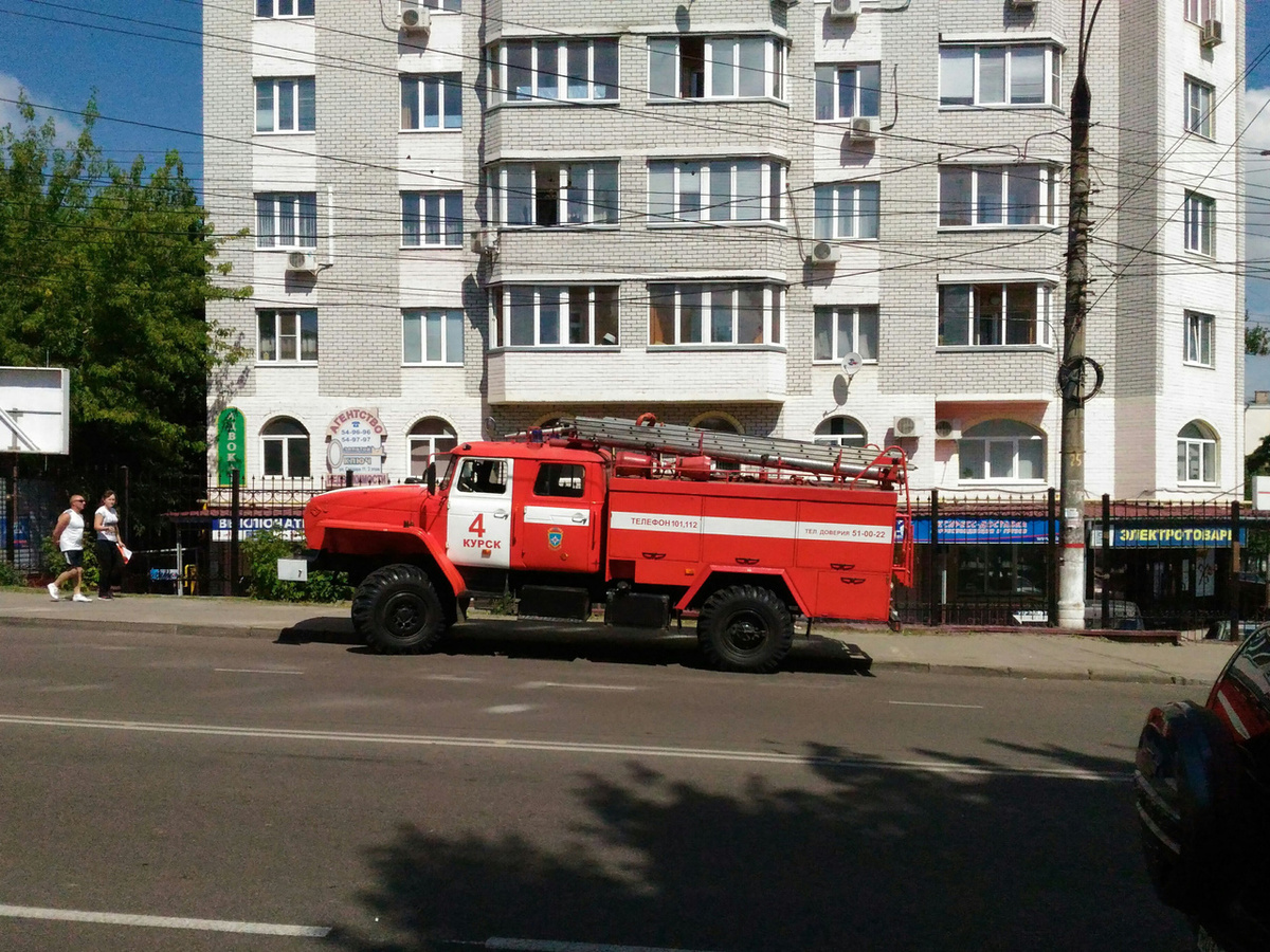    Два автомобиля сгорели в Курске