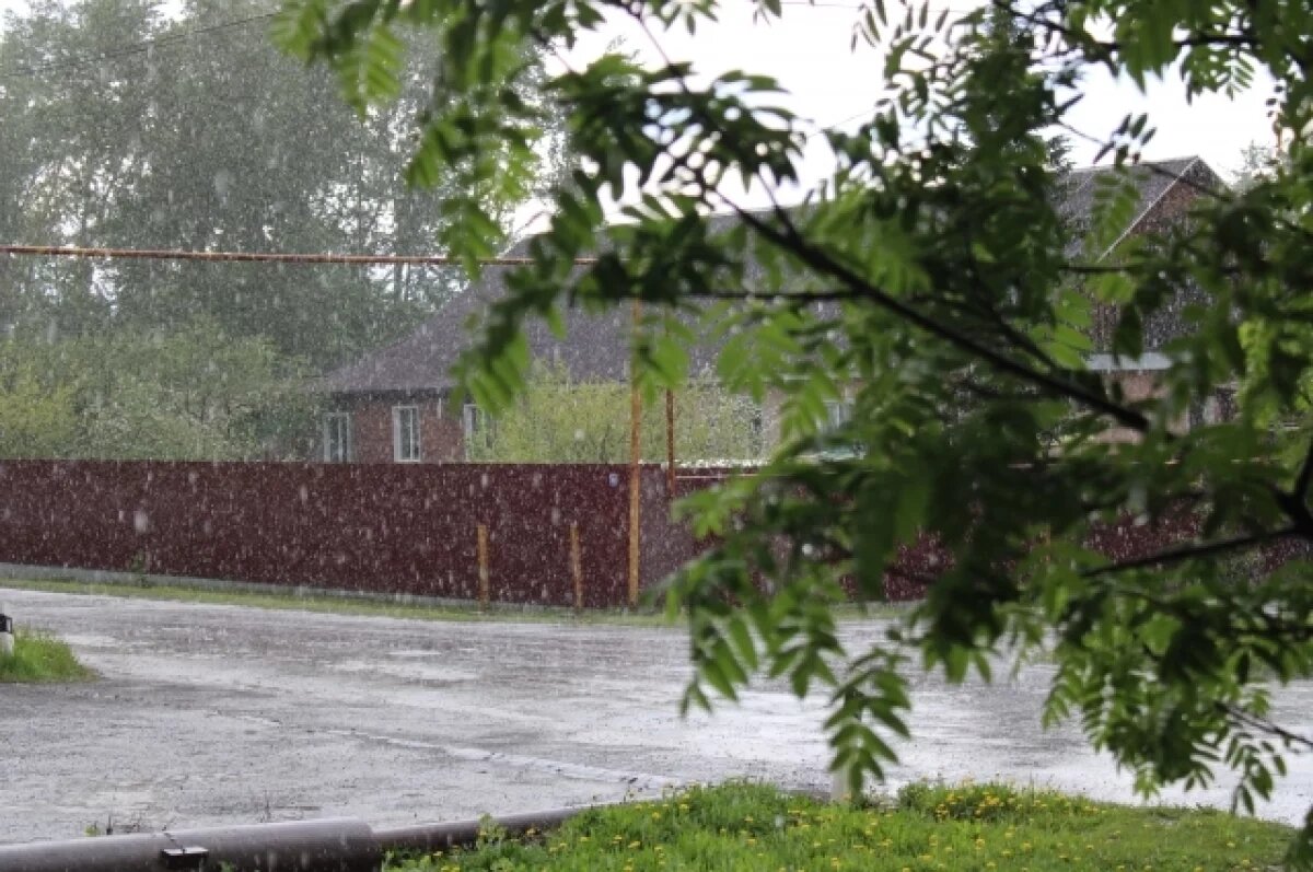    Очень сильные дожди, грозы и град накроют Средний Урал 15 и 16 июня