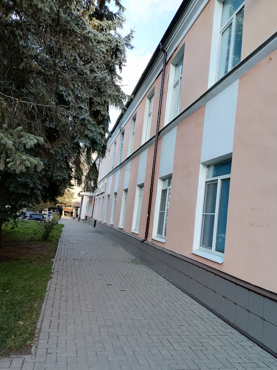 Данное отделение находится в одном из зданий Тверской швейной фабрики (листайте по стрелке – всего 2 фотографии)