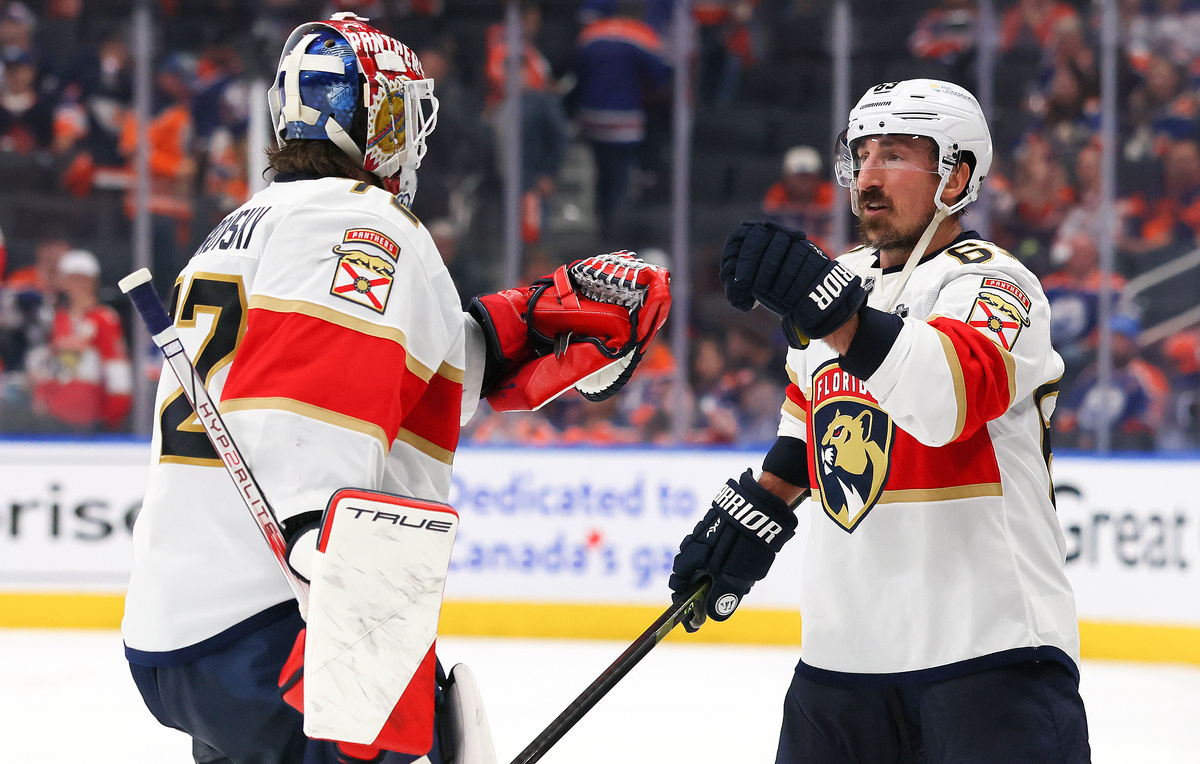    Нападающий "Флориды" Брэд Маршанд (справа)  Bruce Bennett/Getty Images