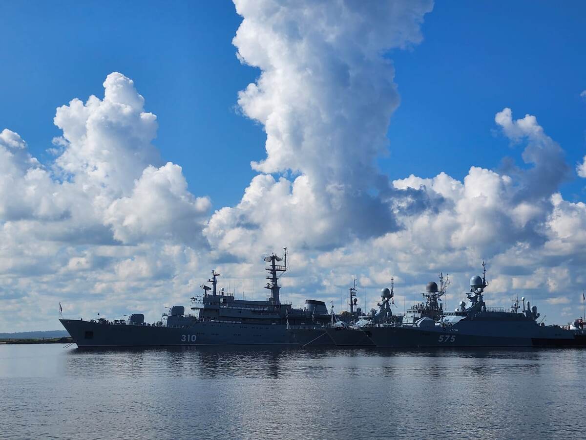 Корабли на рейде в Кронштадте