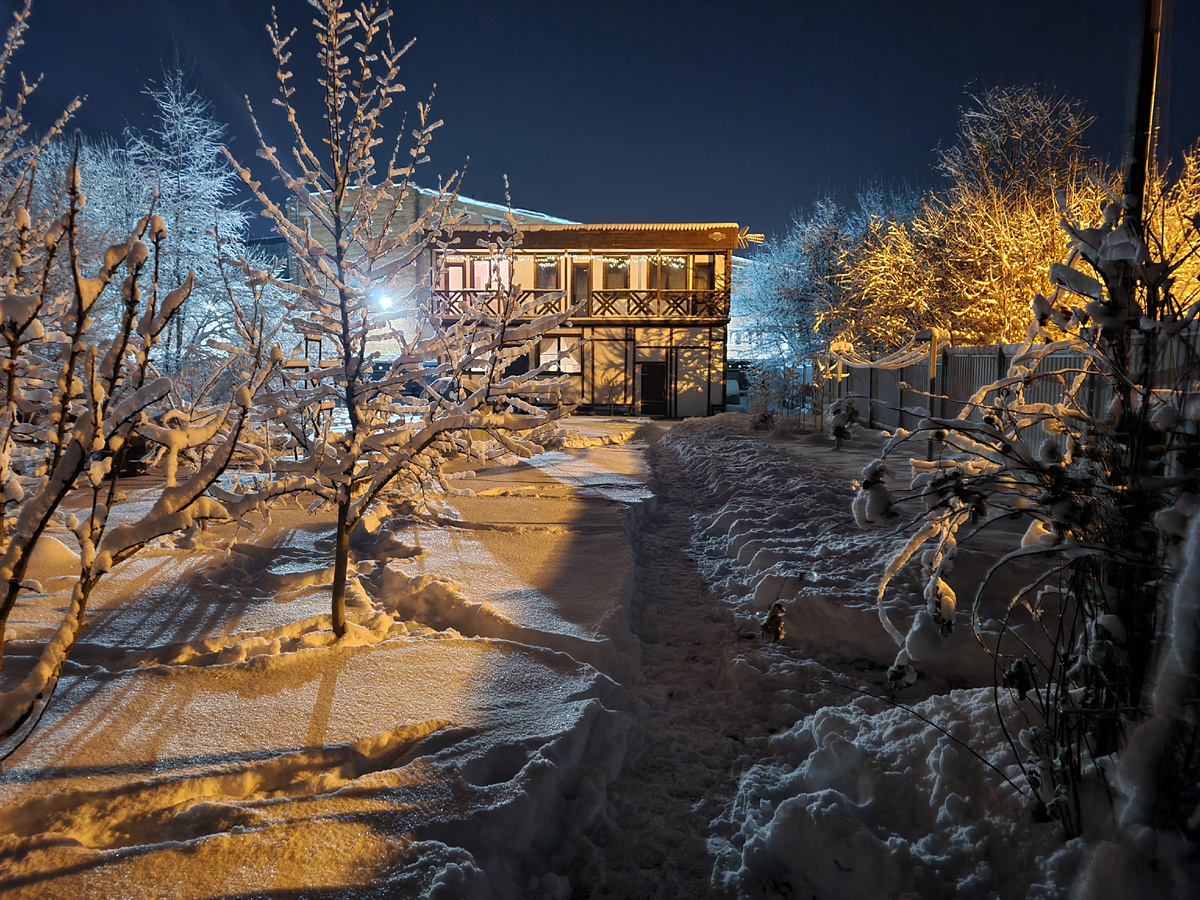 Первая зимняя подсветка дома