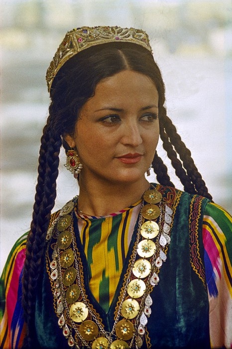 фото взято с http://www.photounion.ru/RusFotoArt_2013.php?gls=0&pnum=3&nmn=11  Крылов Владимир Узбечка (из серии "Этнические красавицы")