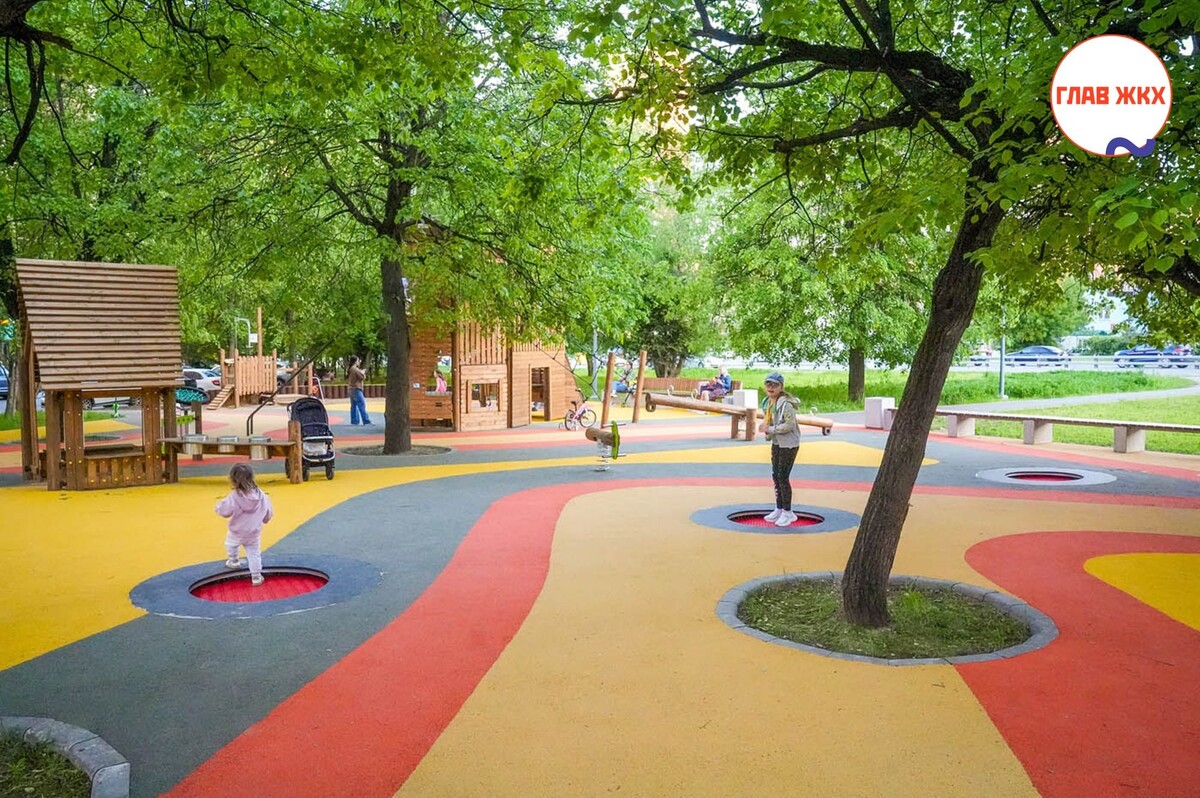 В Москве завершили благоустройство возле станций метро «Коммунарка», «Новомосковская» и «Потапово»
