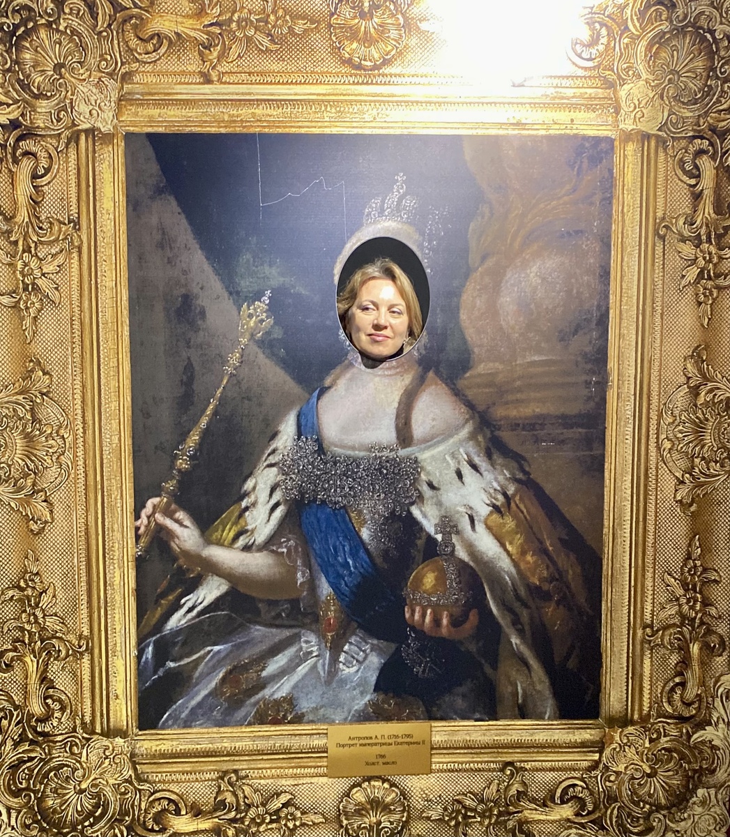 Эвелина Гаевская, соцсети @evelinagaevskaya. «Примерила платье»