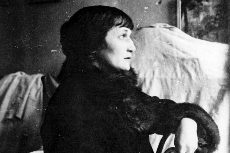 Анна Андреевна Ахматова (урождённая Горенко) — русская поэтесса, переводчица и литературовед, одна из значимых фигур русской литературы.