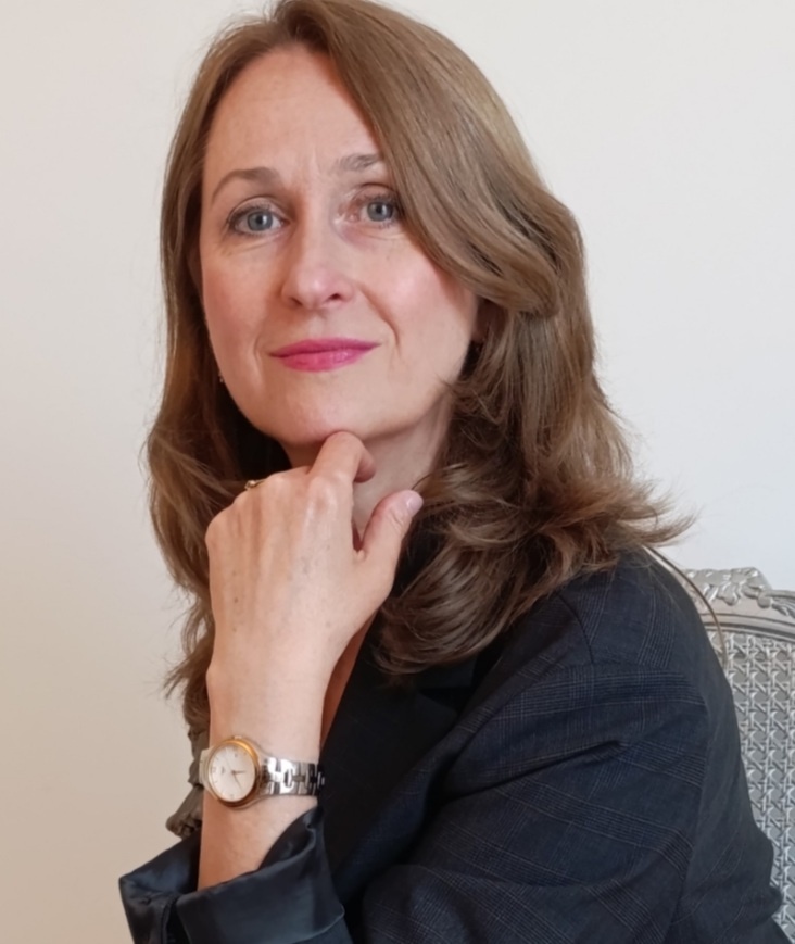 Ведущая программы : Бенар Наталия Владимировна