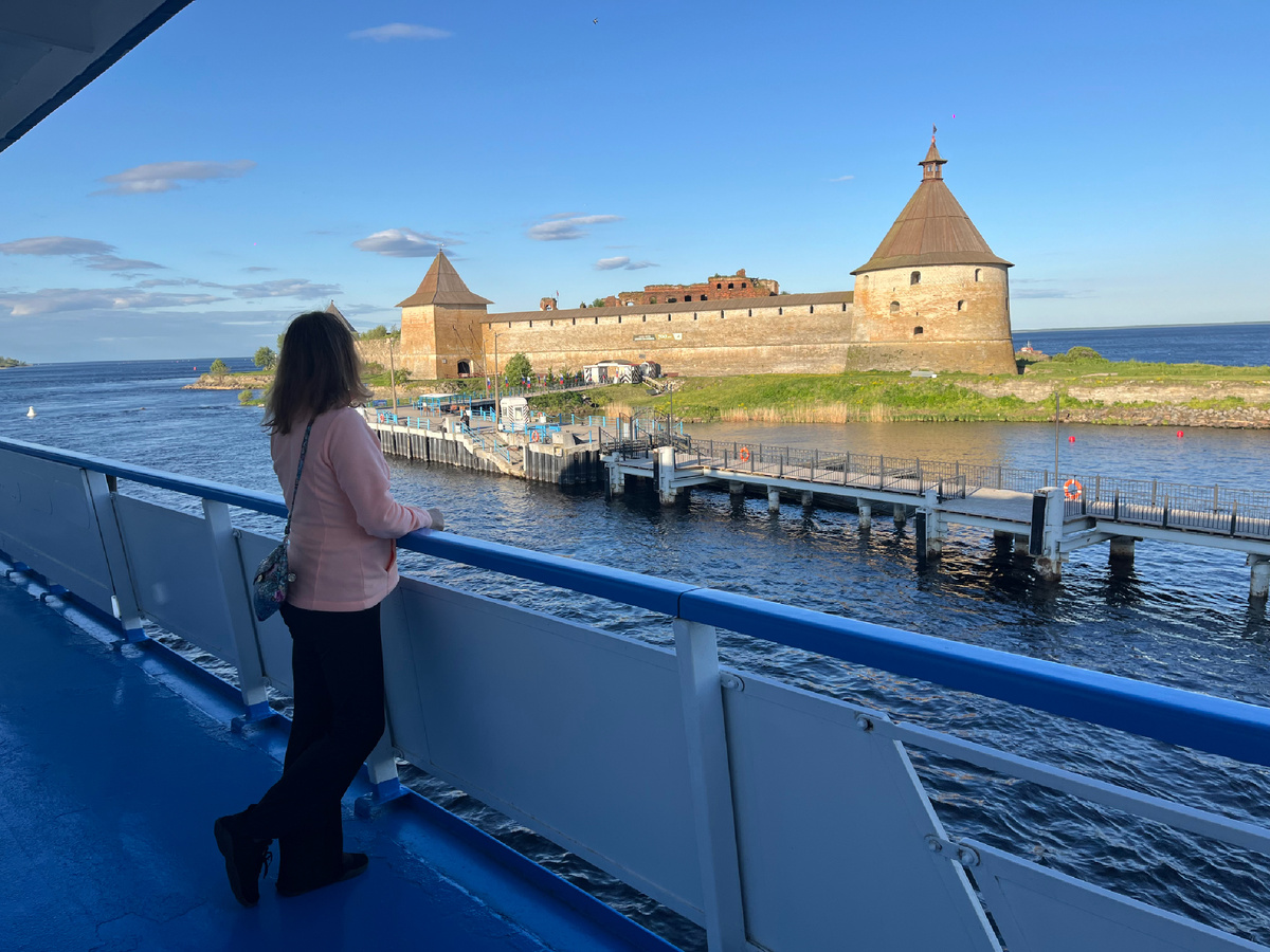 Вот ради таких вот видов я готова даже на надувной лодке с вёслами и комарами плыть. 