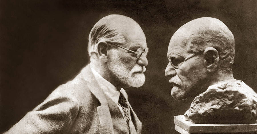 Фрейд продемонстрировал удивительный пример того, как можно создать научный культ личности в XX веке. Его гений заключался не столько в открытиях (многие из которых оказались ложными), сколько в беспрецедентном умении продавать себя и свои идеи. Это делает его фигуру особенно интересной - не как ученого, а как феномен культурной истории. В конечном счете, Фрейд доказал: иногда тщательно созданный миф может оказаться сильнее научной истины.