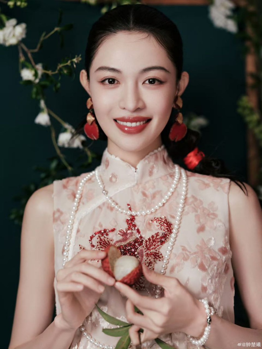 Чжун Чуси. Листайте галерею...