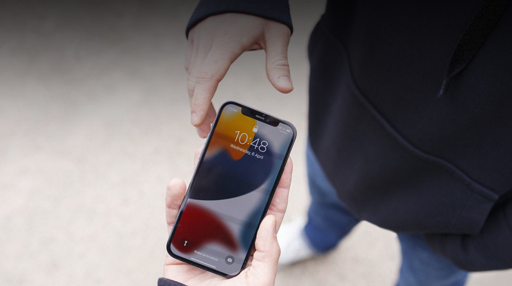    Почему подростки покупают поддельные айфоны