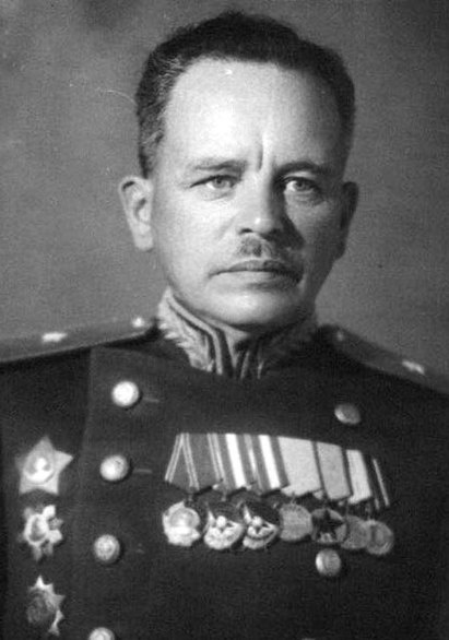 Константин Павлович Неверов (1 (13) декабря 1894 года, Чебоксары, Казанская губерния, Российская империя — 4 августа 1977 года, Челябинск, РСФСР, СССР) — советский военный деятель, генерал-лейтенант (1949 год)