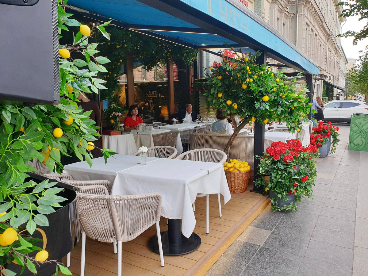 Стихийная веранда ресторана II Matto