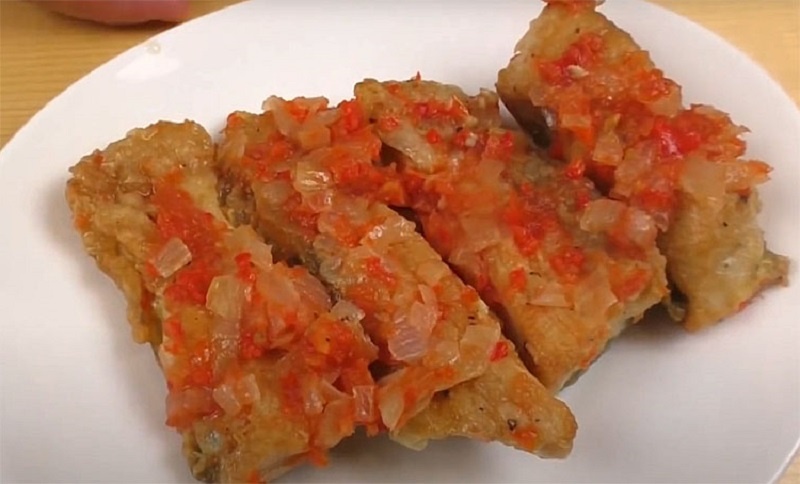 Рыба под яичной шубой: как превратить простое филе в ресторанную закуску  