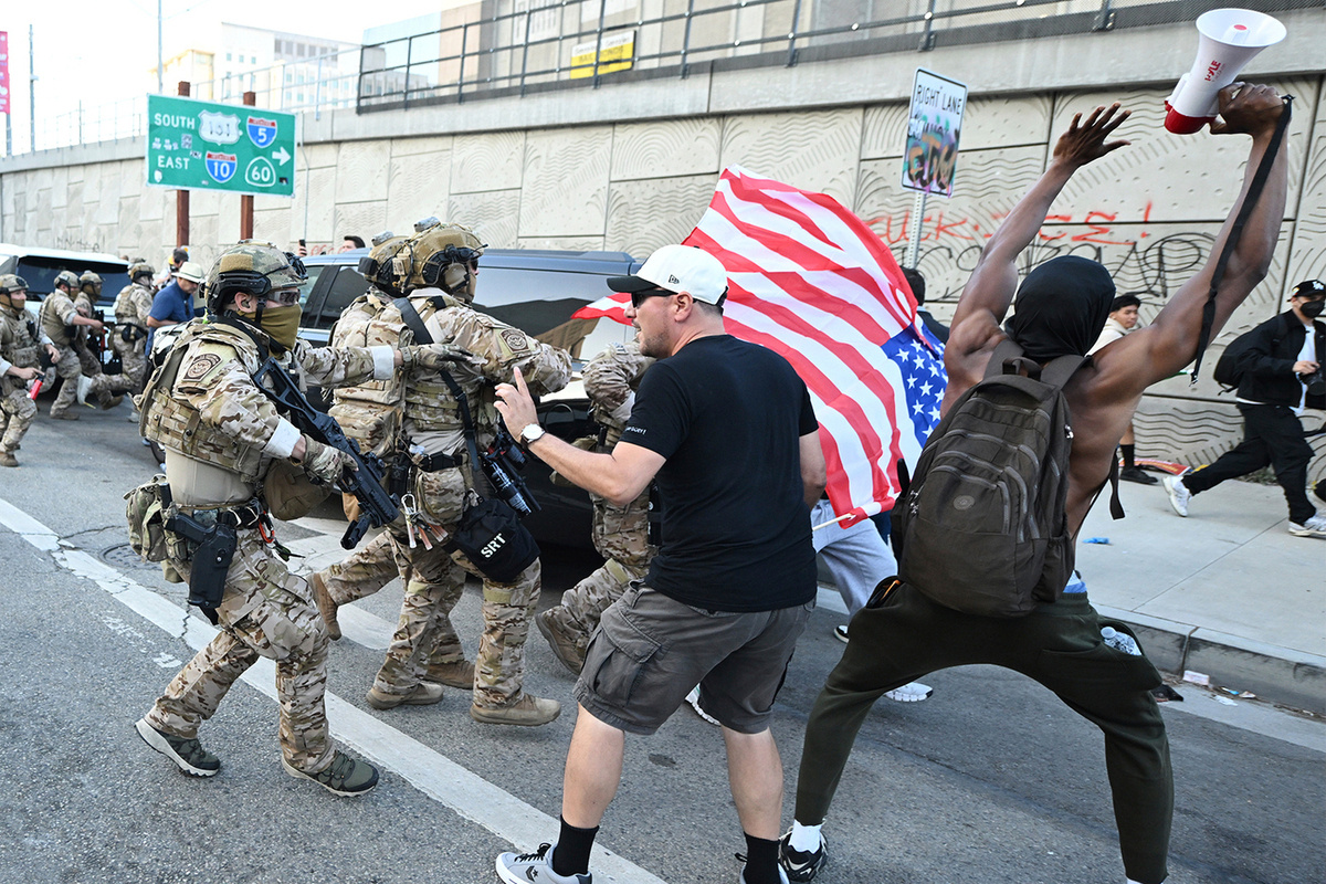    WP: Трамп планирует запретить въезд в США гражданам ещё 36 стран