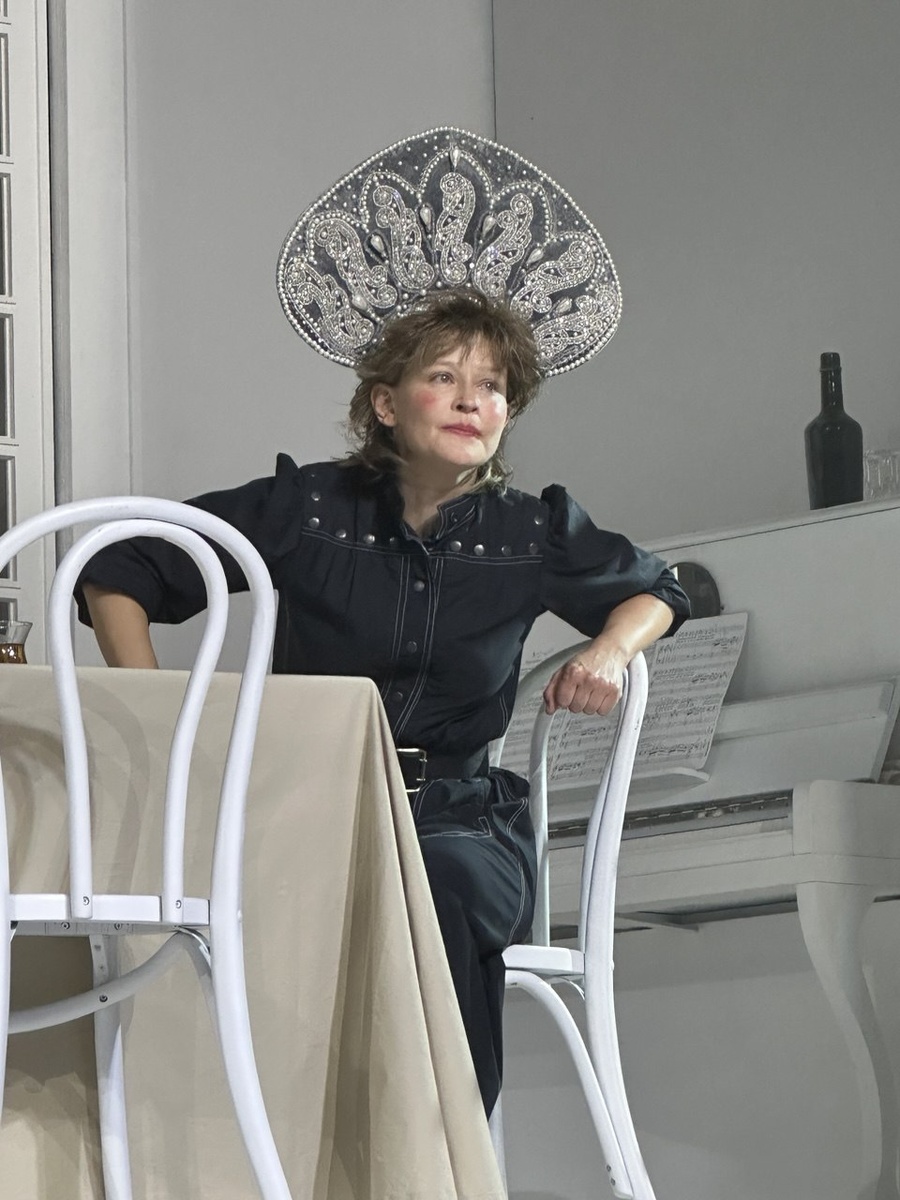 Васса (Юлия Пересильд). Спектакль «Васса» в Театре Наций. Фото автора.