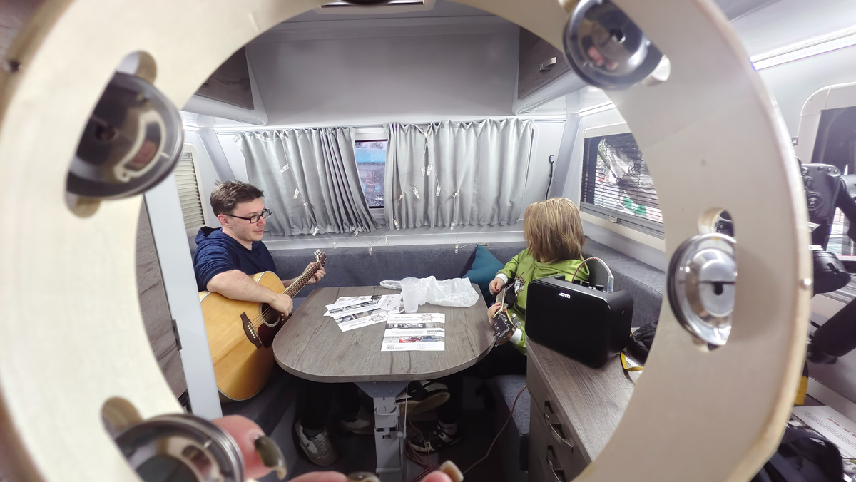 Танцы с бубном во время дождя 