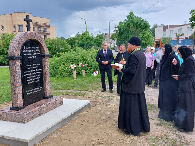    Памятник погибшим за православную веру установили в ОлонцеОлонецкий район