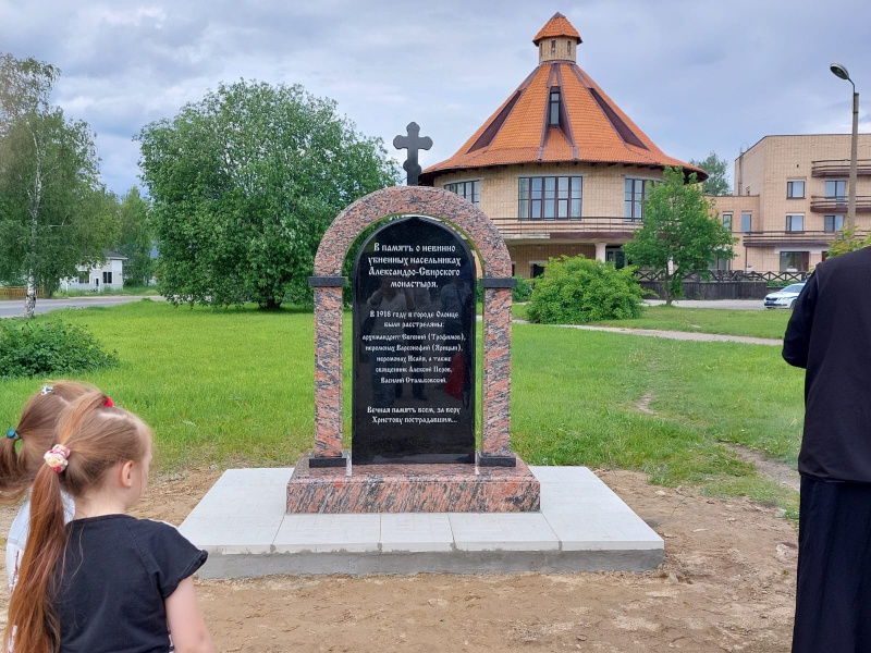    Памятник погибшим за православную веру установили в ОлонцеОлонецкий район