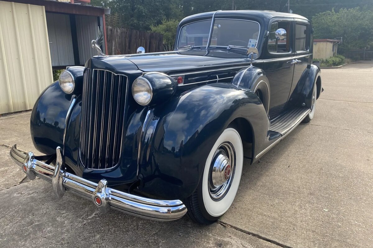 Packard Twelve 1939 года - первый заводской кондиционер в истории автомобилей. Выключался холодильник исключительно под капотом при помощи нехитрой операции по демонтажу приводного ремня с компрессора.