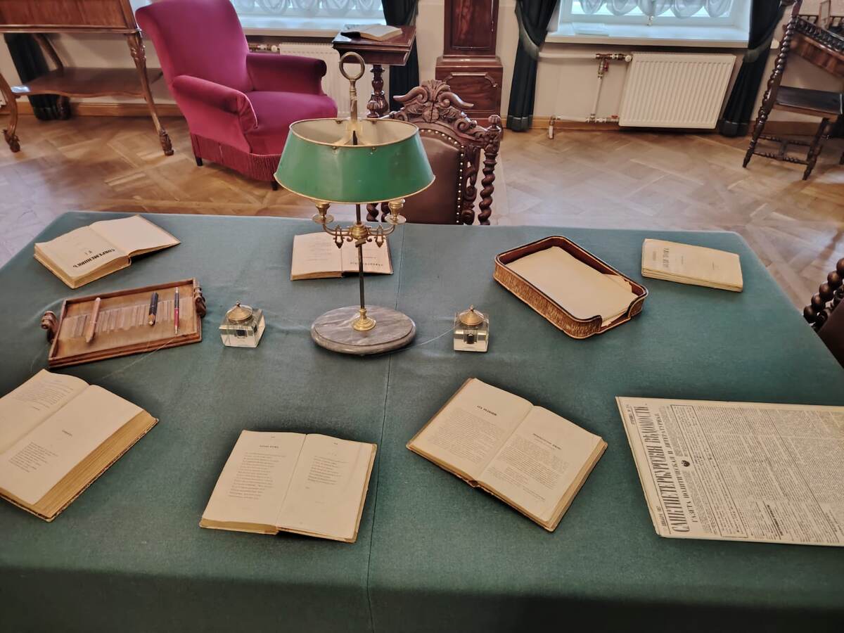 Рабочий стол Н.А.Некрасова