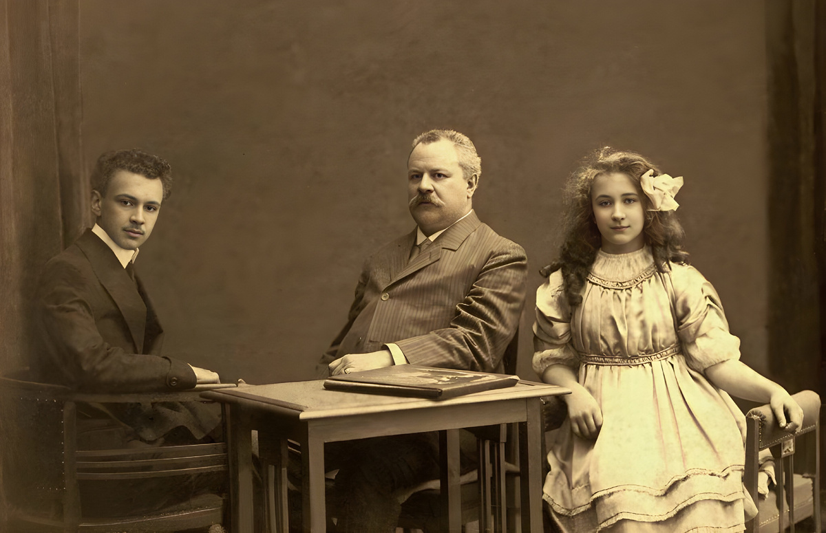 Н. А. Второв с детьми