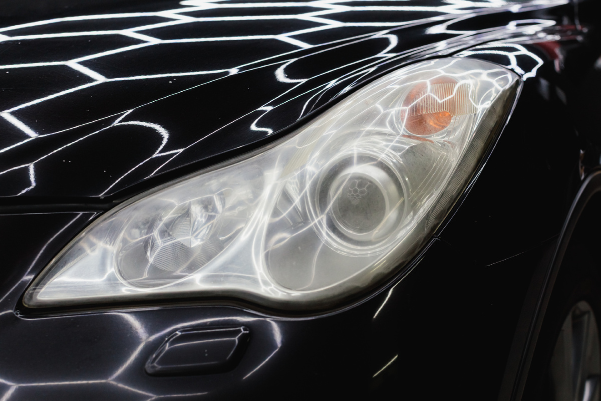 Источник фото: https://custom-heroes.ru/raboty/vid-uslugi/avtosvet/zamena-linz/infiniti-qx50-kak-vernut-faram-idealnyy-svet-i-zaschitit-ih-na-gody/