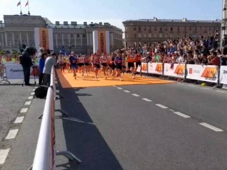     Общая длина маршрута составляет — 42 километра 195 метров. Фото: пресс-служба Комитета по физической культуре и спорту Петербурга.