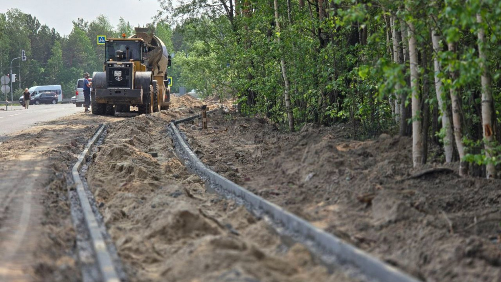    Сургутяне дождались тротуара до кладбища