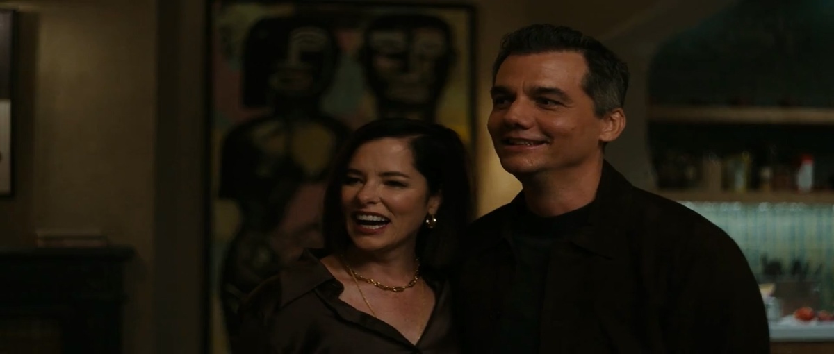 Вагнер Моура и Паркер Поузи в роли других Смитов, более опытной пары агентов. 