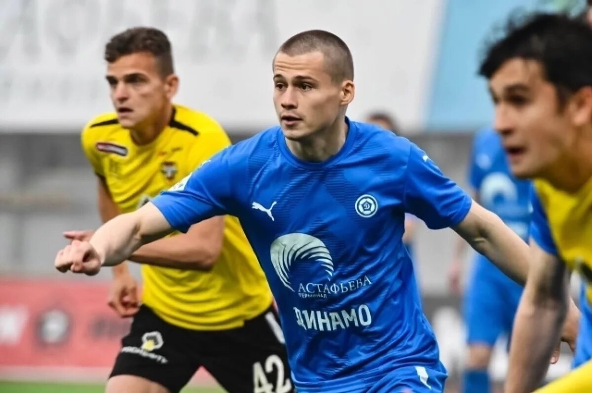    Футбольный матч во Владивостоке остановили из-за потухшей мачты освещения