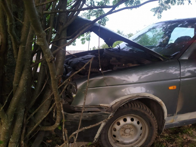    Водитель протаранил забор в поселке КарелииГосударственный комитет Карелии по ОЖ и БН