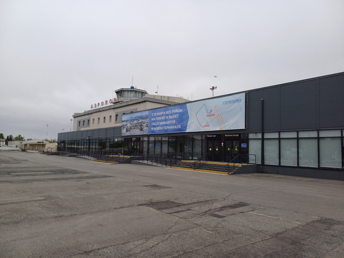 Фото 2. Здание старого аэропорта, ныне не принимающего регулярные рейсы. Фото автора.