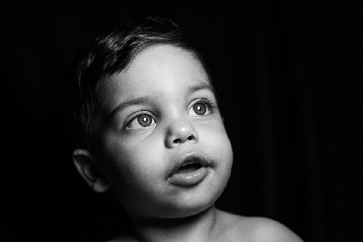 https://ru.freepik.com/free-photo/baby-boy-black-background-with-light-reflecting-his-face_8939589.htm#fromView=search&page=1&position=41&uuid=e119b357-1283-4dd1-b924-024c3b8f81c0&query=%D1%80%D0%B5%D0%B1%D0%B5%D0%BD%D0%BE%D0%BA+%D1%82%D0%B5%D0%BC%D0%BD%D1%8B%D0%B9