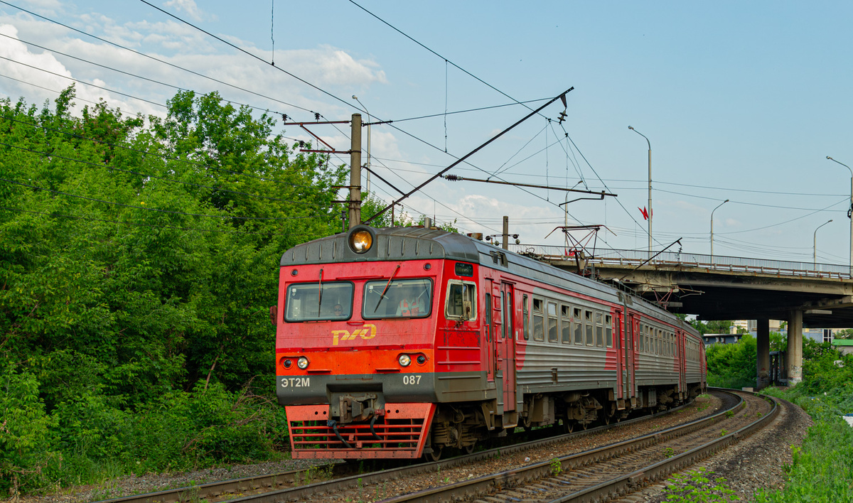 Электропоезд ЭТ2М-087 сообщением Пенза - Булычево следует по перегону Пенза-I - Пенза-IV. 12.06.2025 года.