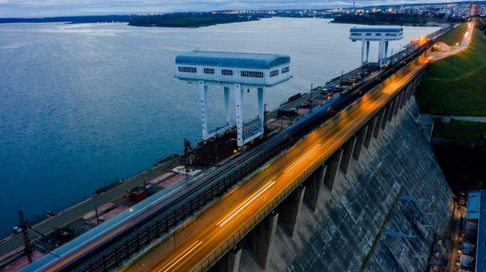    БРАТСКАЯ ГЭС – ГИГАНТ СРЕДИ ТАЙГИ И СИМВОЛ РУССКОГО ХАРАКТЕРА